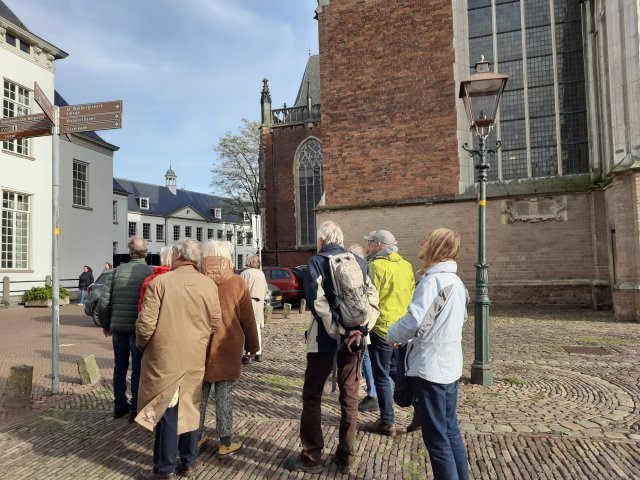 28 Eerst wordt het oude stadhuis bekeken